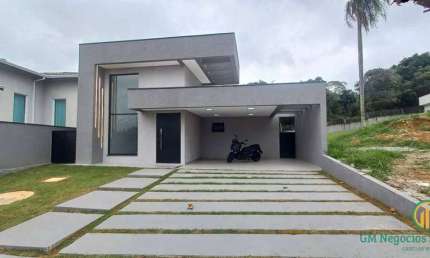 Casa nova, térrea com 3 suítes, estilo moderno com piscina em condomínio