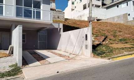 Casa nova triplex 3 dormitórios, sendo 1 suíte, quintal  nova docts ok