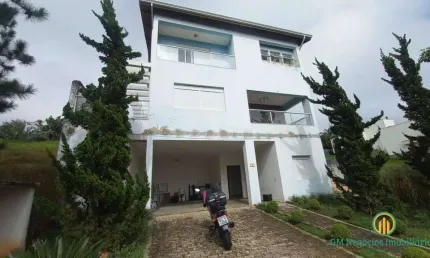 Casa com 3 dormitórios no condomínio Vintage na Granja Viana