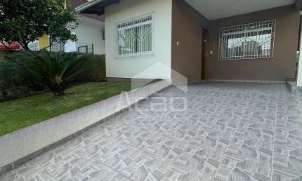 Casa Com 2 dormitórios para Locação no bairro Fazenda em Itajaí/SC