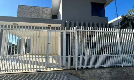 Sobrado mobiliado com 350m², 3 suítes + 2 dormitórios em balneário camboriú/sc