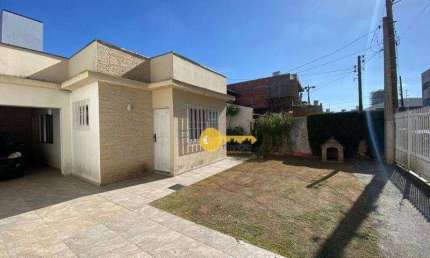 CASA NO CENTRO   Excelente localização - Próxima ao Supermercado Angeloni