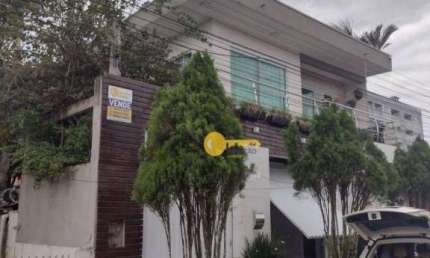 Casa com 2 andares - Parte inferior com câmara fria funcionando e imóvel nos fundos que pode ser locado!