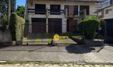 CASA EM ÁREA NOBRE DE ITAJAÍ  - AVERBADA E APTA PARA FINANCIAMENTO