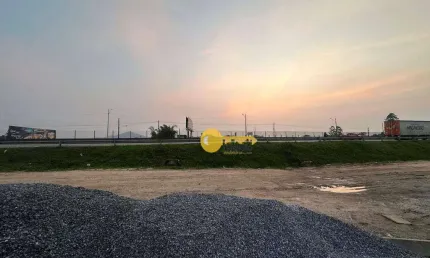 Amplo terreno com 1.760 m² - ideal para galpões e comércio. carvalho - itajaí/sc
