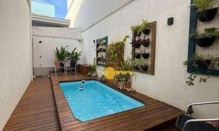AMPLA CASA NO CENTRO, COM A PARTE DA FRENTE ADAPTADA PARA FINS COMERCIAIS
