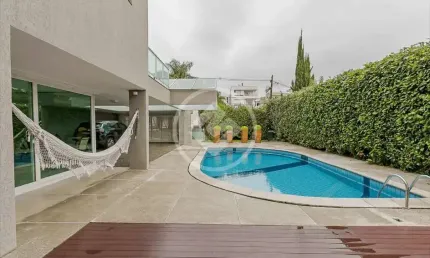 Se surpreenda com esta belíssima casa em condomínio fechado, para você que busca conforto, segurança e muita área verde para desfrutar da natureza com sua família. codigo: 22872
