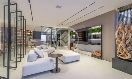 Apartamento com 3 suítes e 4 vagas de  garagem no Água Verde em frente ao Clube Curitibano codigo: 94649