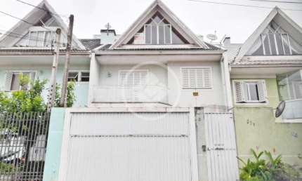 Sobrado Triplex no Santa Quitéria com 3 quartos e 2 vagas próximo a Arthur Bernardes codigo: 108110