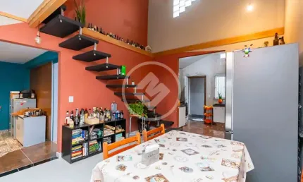 Sobrado à venda no Xaxim - 06 quartos e 04 vagas codigo: 118723