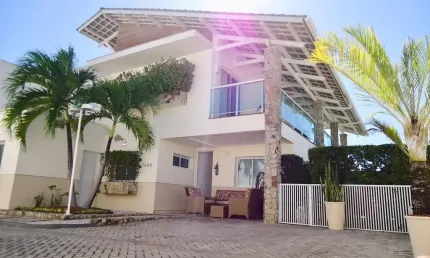Casa 242m², Em Condomínio De  Canto,  5 Suites, 100% Projetada , e Climatizada,  Deck Privativo, 6 Vagas