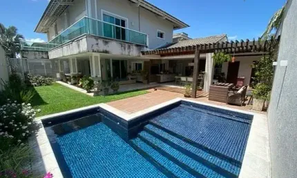 Casa 325m²,Em Condomínio, 4 Suítes 100% Projetada, 5 Vagas , Deck, Piscina e Churrasqueira, Á 500 Metros da Praia
