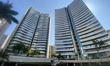 Cobertura 518m², Vista Mar, 4 Suites Andar alto, + Gabinete,  Moveis Projetados, 5 Vagas,  Próximo Da Beira Mar