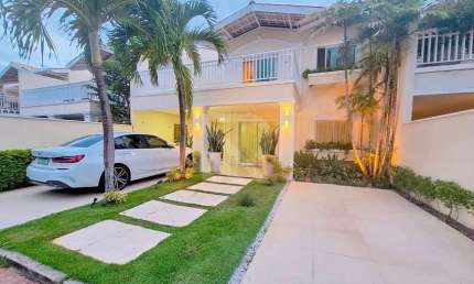 CA 1724 Casa 288m², Em Condomínio, 5 Suites  100% Projetada, Decorada e Climatizada,  + Dce,  Quintal c/ Jacuzzi, 4 Vagas , Dunas