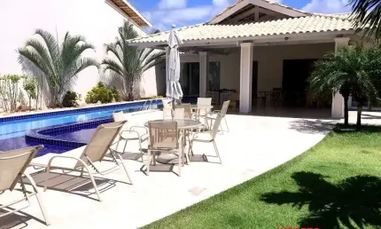 Casa 288m², em condomínio, 5 suites  100% projetada, decorada e climatizada,  + dce,  quintal c/ jacuzzi, 4 vagas , dunas