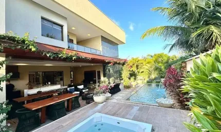 Casa 493m²,  condomínio alphaville fortaleza, porteira fechada, mobiliada e projetada,  6 suítes, piscina, jacuzzi, energia solar, suíte com hidromassagem…  6 vagas