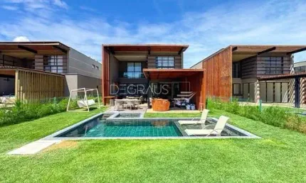 Casa 302m², em condomínio, pé na areia, 5 suites porteira fechada, piscina aquecida c/  jacuzzi,  4 vagas