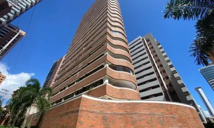 Cobertura 540m², vista mar, 5 suites, piscina na varanda, 8 vagas paralelas,  á 300 metros da av. beira mar