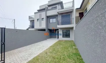 Sobrado frente para rua com 3 quartos (suíte), terraço com churrasqueira à venda por R$ 830.000 - Uberaba - Curitiba/PR