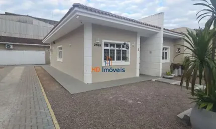 Casa térrea com 663m2, 4 quartos, 12 vagas no portão – curitiba/pr