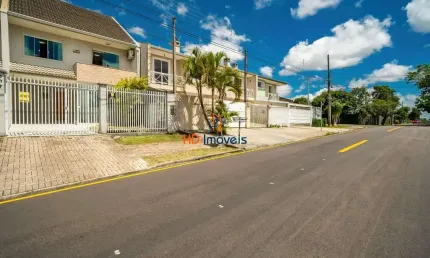 Sobrado à venda, 154 m², hidromassagem, quintal por R$ 698.000 - Jardim das Américas - Curitiba/PR
