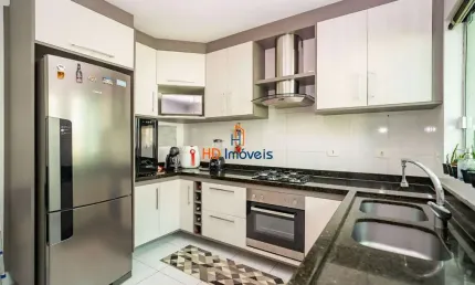 Sobrado à venda, 154 m², hidromassagem, quintal por R$ 698.000 - Jardim das Américas - Curitiba/PR