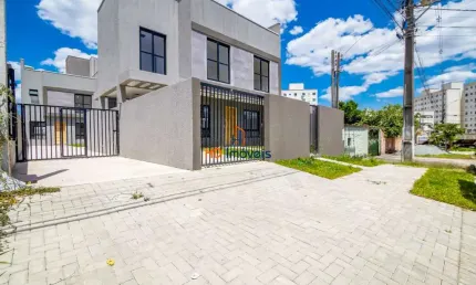 Sobrado com 3 dormitórios à venda, 100 m² por R$ 589.000,00 - Lindóia - Curitiba/PR