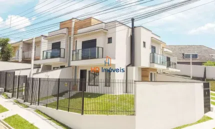 Sobrado frente para rua com 03 quartos (suíte máster), 02 vagas por R$735.000,00 no Atuba - Curitiba/PR.