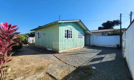 Terreno amplo com casa mista em excelente localizacao ideal para morar ou investir em Navegantes SC