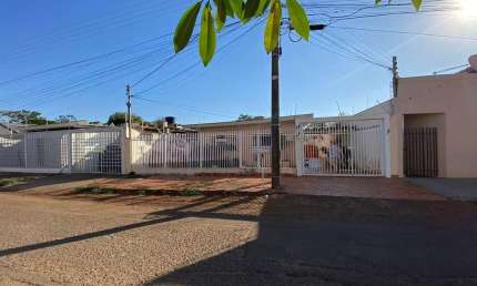 Casa com 4 quartos à venda na Dolomita, 34, Coopharádio, Campo Grande