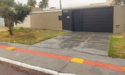 Casa com 2 quartos à venda na Rua do Ébano, 100, Vila Marcos Roberto, Campo Grande por R$ 500.000