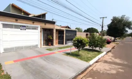 Casa térrea de alto padrão na Vila Nasser — PORTEIRA FECHADA!