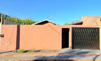 Casa charmosa no monte castelo, em rua privativa e localização privilegiada!