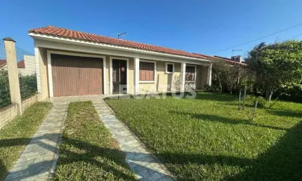Casa com 2 quartos à venda na Turquesa, 408, Rainha do Mar, Xangri-Lá por R$ 380.000