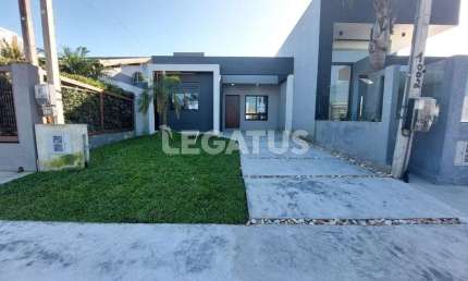 Casa com 2 quartos à venda na Avenida Cristóvão Colombo, 1004, Guarani, Capão da Canoa por R$ 450.000