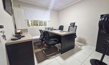 Sala comercial para alugar na Doutor José Cardeal, Jardim Pedroso, Indaiatuba por R$ 1.300