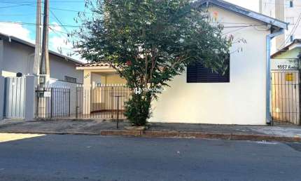 Casa com 3 quartos para alugar na Rua Treze de Maio, Vila Georgina, Indaiatuba por R$ 2.600