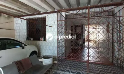 Casa ampla, vizinha aos melhores Serviços Públicos de Saúde do Estado