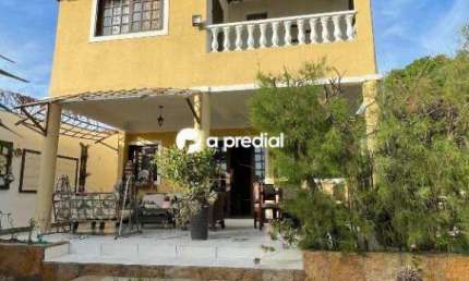 Casa Espaçosa em Dois Andares - Seu Refúgio de Conforto e Elegância!