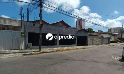 Excelente casa comercial plana, otima para clinicas e afins.