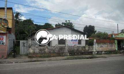 Terreno com casa construída, com fidelidade de locação a poucos metros do Carnaúba e Cometa supermercados.