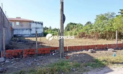 Amplo terreno às margens da Avenida Rogaciano Leite.