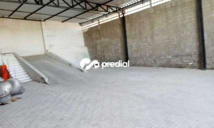 Galpão 300m², esquina com Rua Pedro Gomes da Rocha.