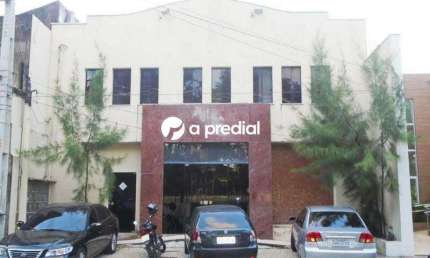 Prédio comercial próximo ao Colégio Militar de Fortaleza (CMF)