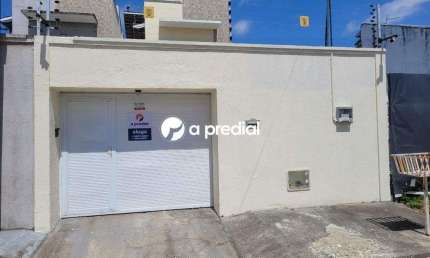 Casa com 4 quartos e sistema de energia solar já instalado pronto para uso.