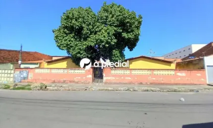 Casa com 1 quarto, a poucos metros da unidade basica de saude - manuel carlos gouveia.