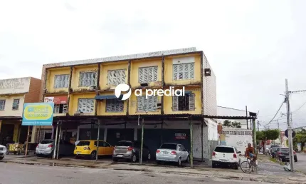 Loja com banheiro, a poucos metros da praca do carlito pamplona.