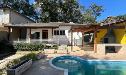 Casa Térrea com Piscina no Retiro das Fontes em Atibaia/SP