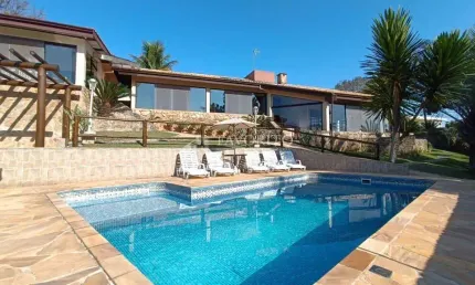 Casa Térrea com Piscina à venda no Jd. São Nicolau em Atibaia/SP