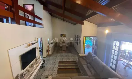 Casa térrea com piscina no condomínio shangri-lá em atibaia/sp